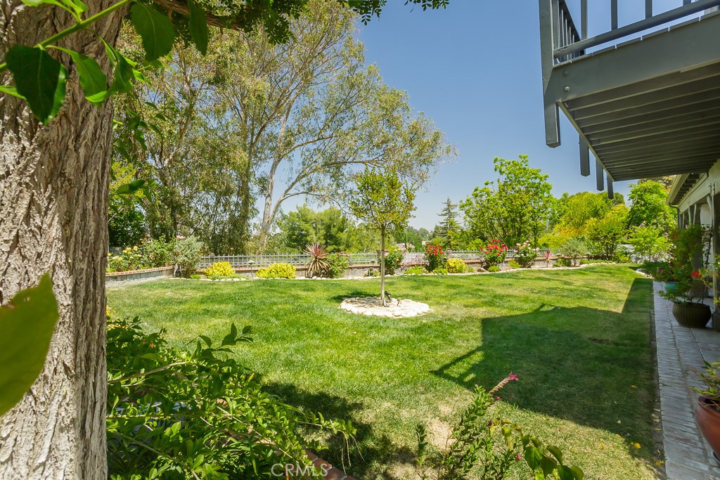 24537 Peachland Avenue Property Photo 38