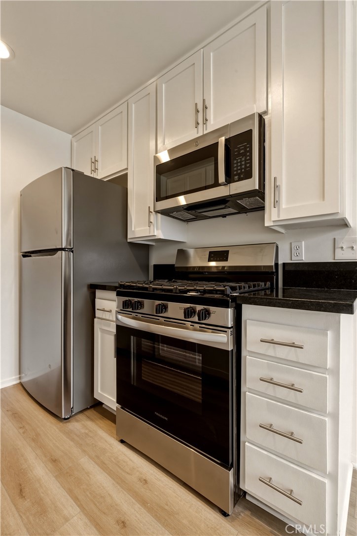 6140 Whitsett Avenue 6 Property Photo 1