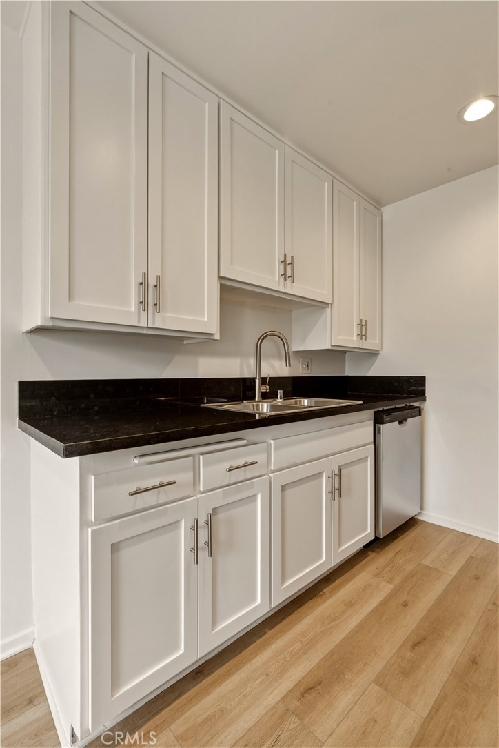 6140 Whitsett Avenue 6 Property Photo 2