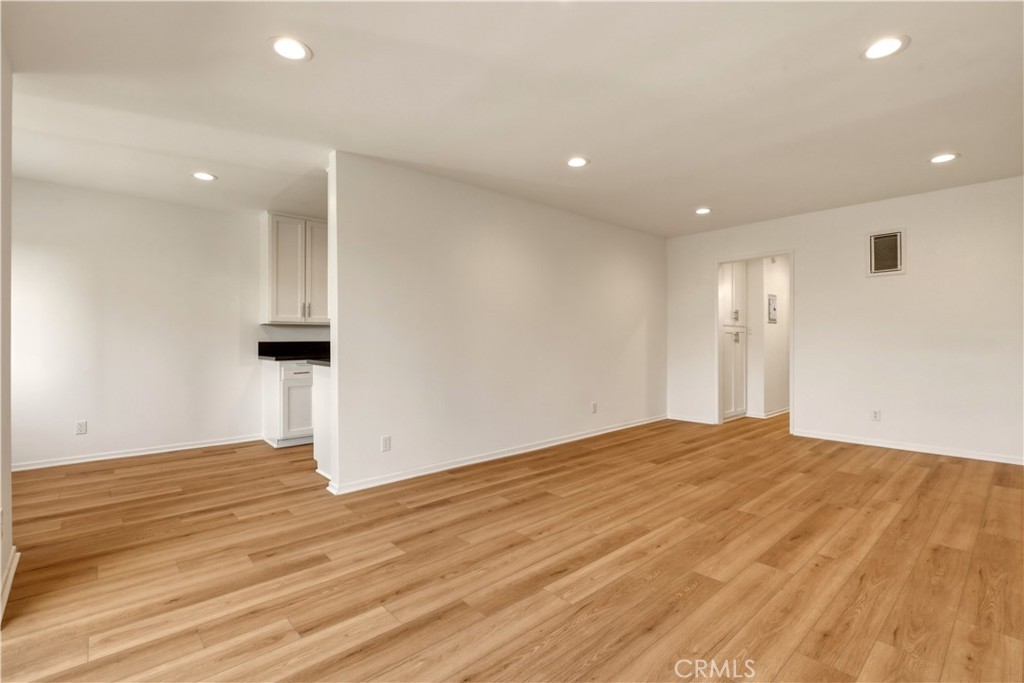 6140 Whitsett Avenue 6 Property Photo 6