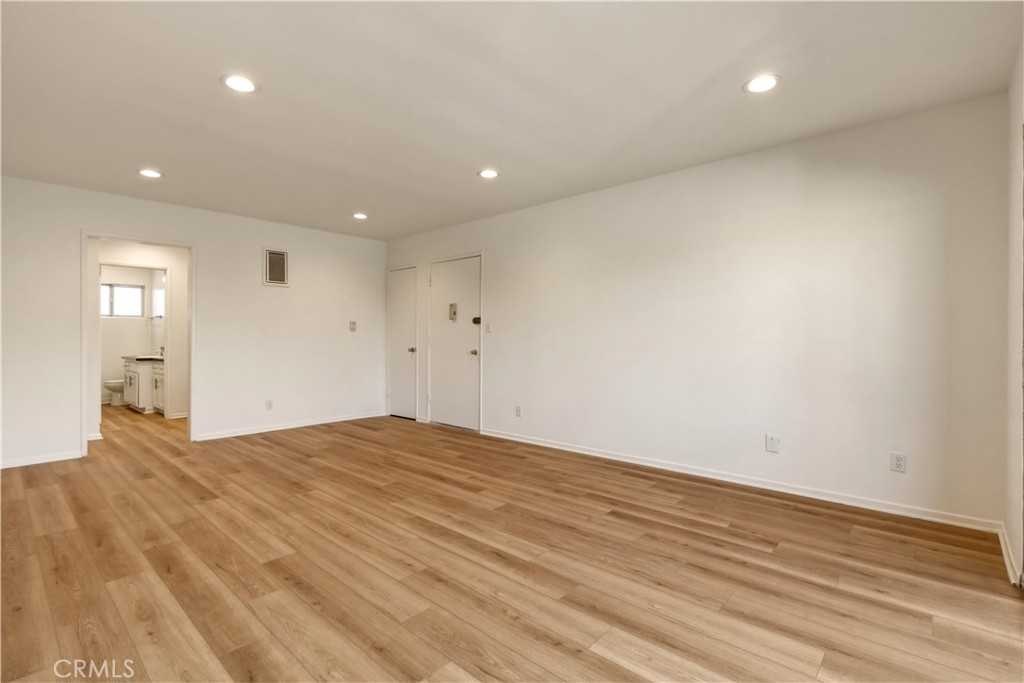 6140 Whitsett Avenue 6 Property Photo 7