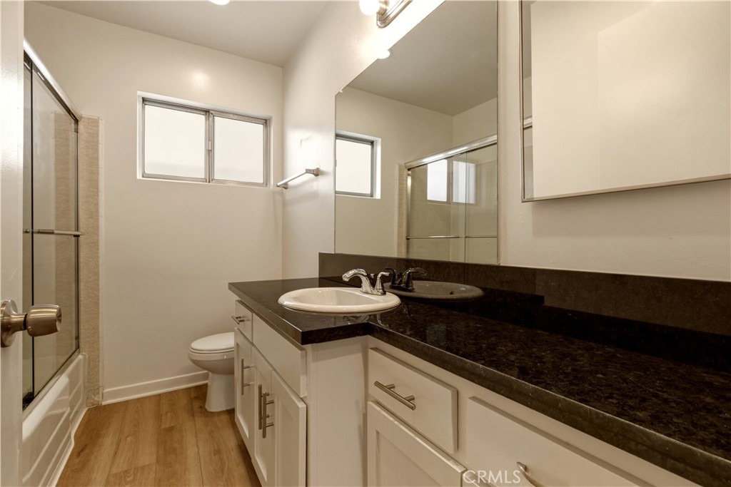 6140 Whitsett Avenue 6 Property Photo 8