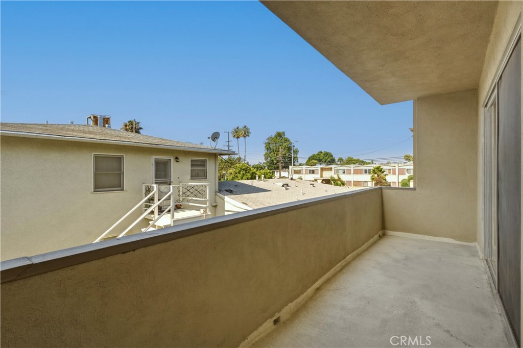 6140 Whitsett Avenue 6 Property Photo 12