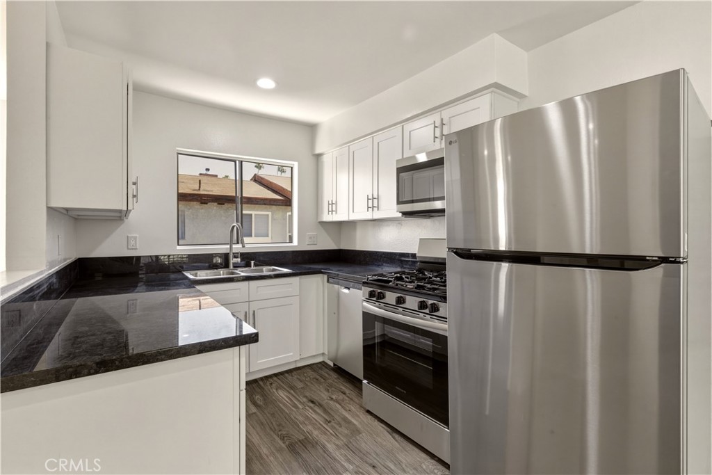 1155 Linden Avenue 7 Property Photo 2