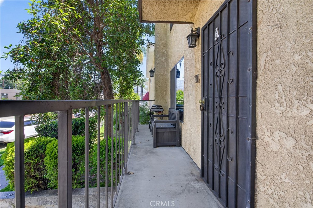 216 W Tujunga A Property Photo 2