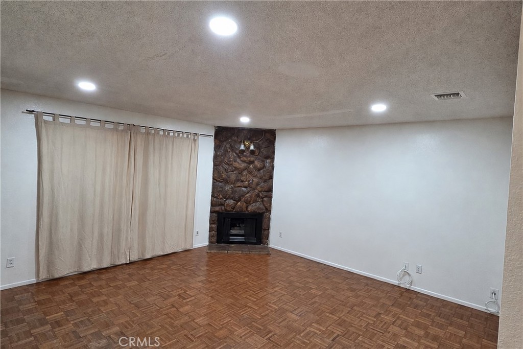 216 W Tujunga A Property Photo 3