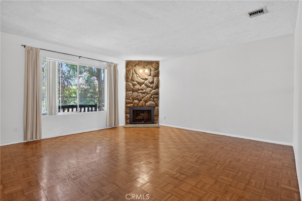 216 W Tujunga A Property Photo 5