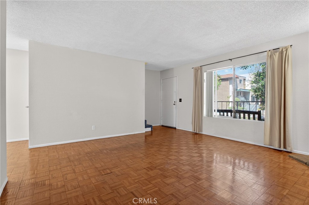 216 W Tujunga A Property Photo 6