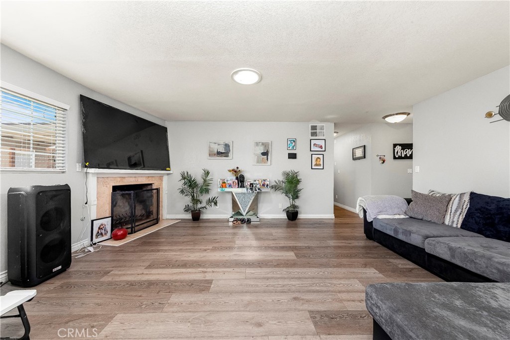 45046 18th W Property Photo 3