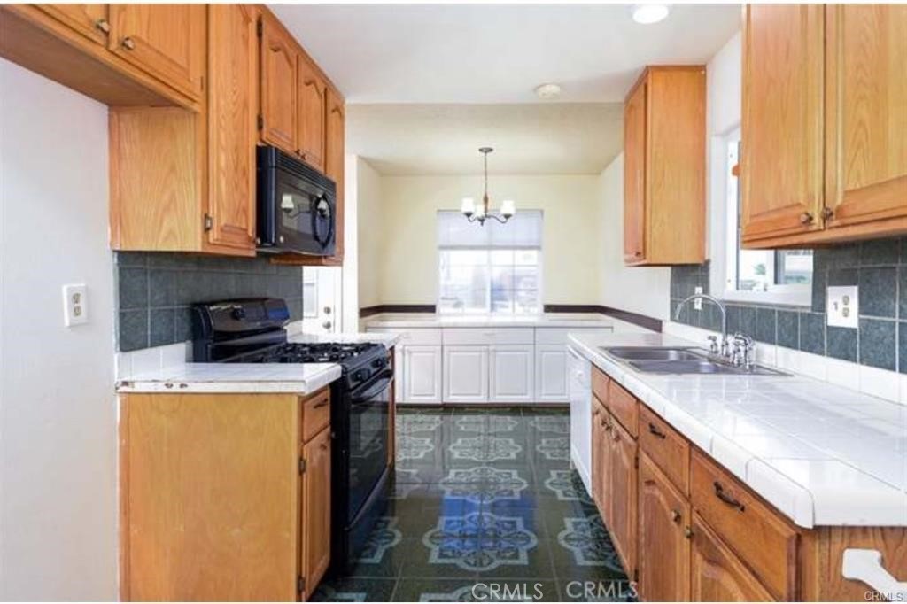2130 Avenida Estrada Property Photo 4
