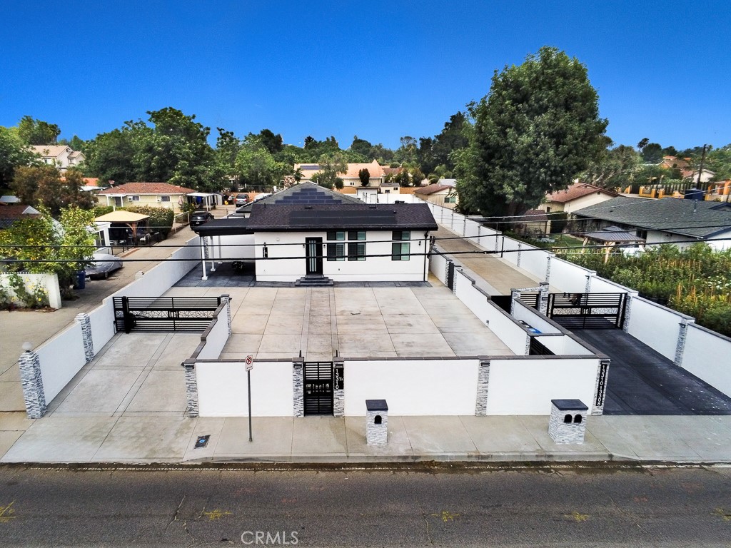 13310 1/2 Glenoaks Boulevard Property Photo 4