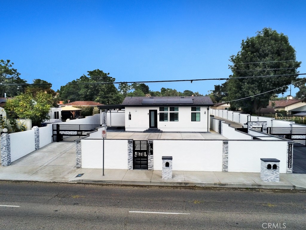 13310 1/2 Glenoaks Boulevard Property Photo 6