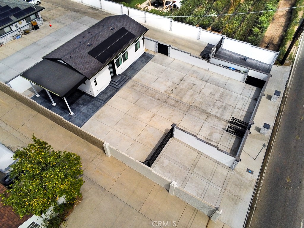 13310 1/2 Glenoaks Boulevard Property Photo 8