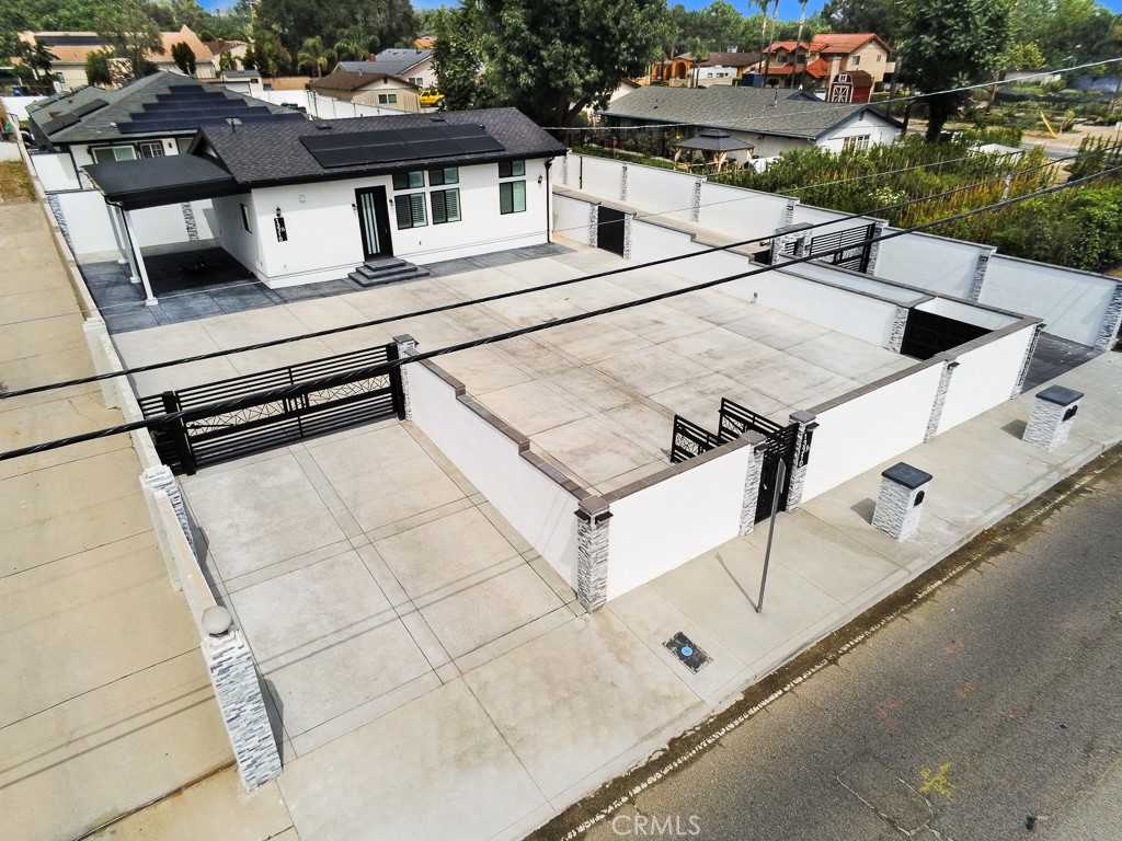 13310 1/2 Glenoaks Boulevard Property Photo 10