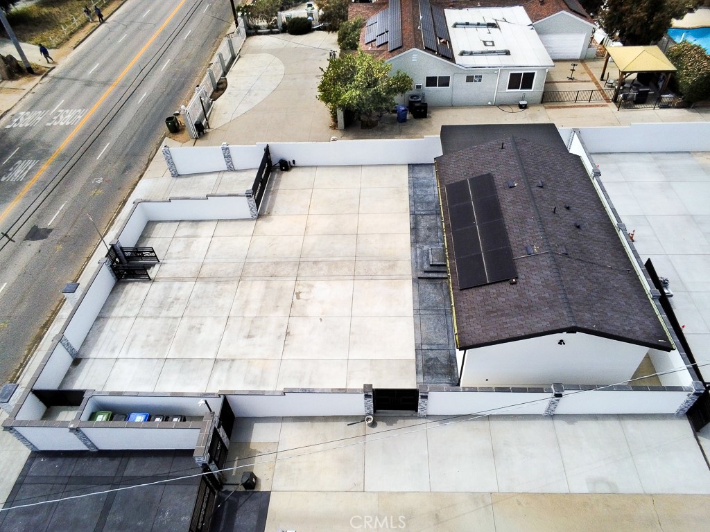 13310 1/2 Glenoaks Boulevard Property Photo 15