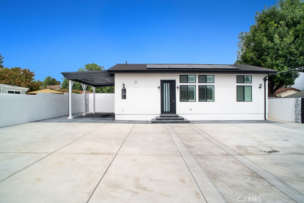 13310 1/2 Glenoaks Boulevard Property Photo 16