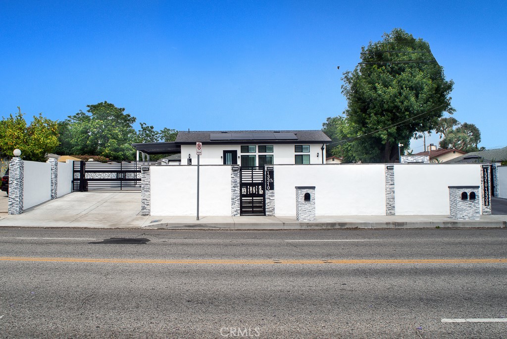 13310 1/2 Glenoaks Boulevard Property Photo 20