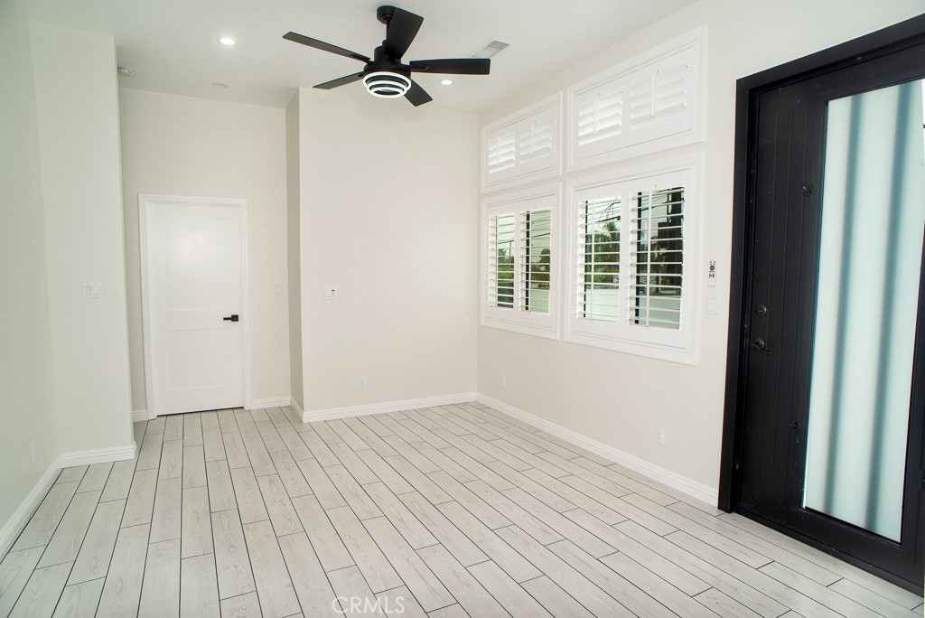 13310 1/2 Glenoaks Boulevard Property Photo 23