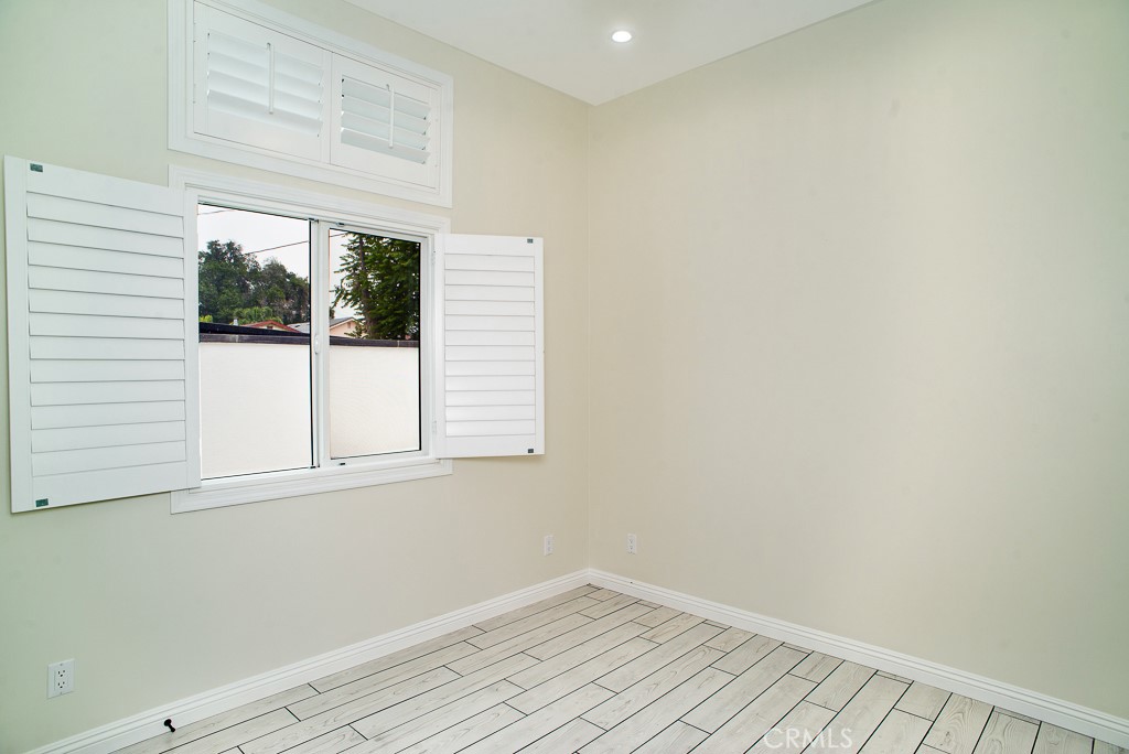13310 1/2 Glenoaks Boulevard Property Photo 26
