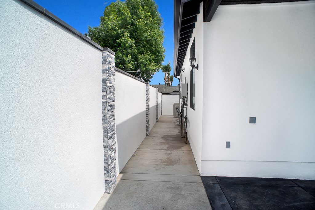 13310 1/2 Glenoaks Boulevard Property Photo 28