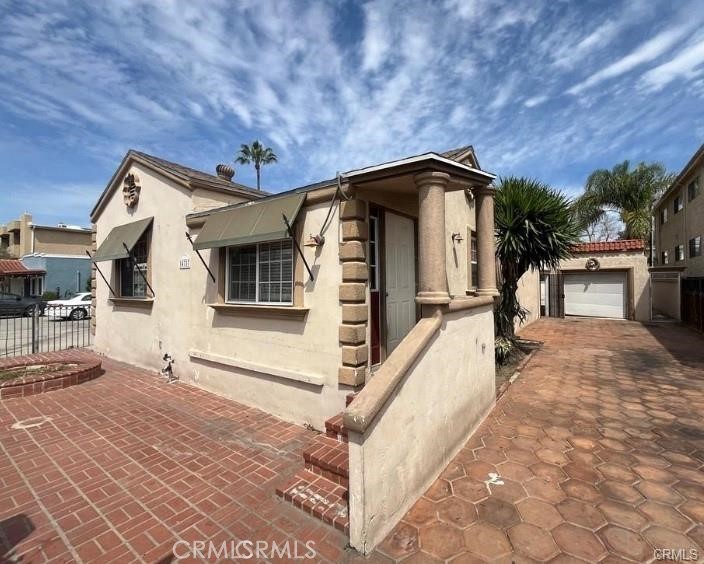 14717 Victory Boulevard Property Photo 2