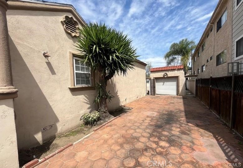 14717 Victory Boulevard Property Photo 3