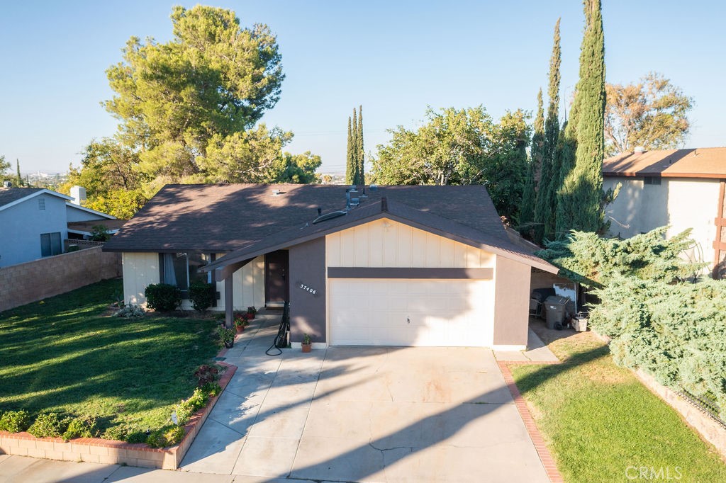 37406 3rd E Property Photo 1