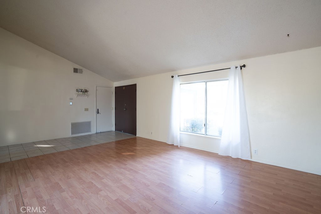 37406 3rd E Property Photo 6
