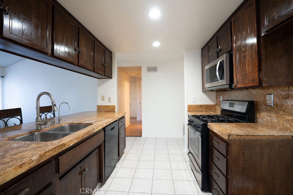 37406 3rd E Property Photo 11