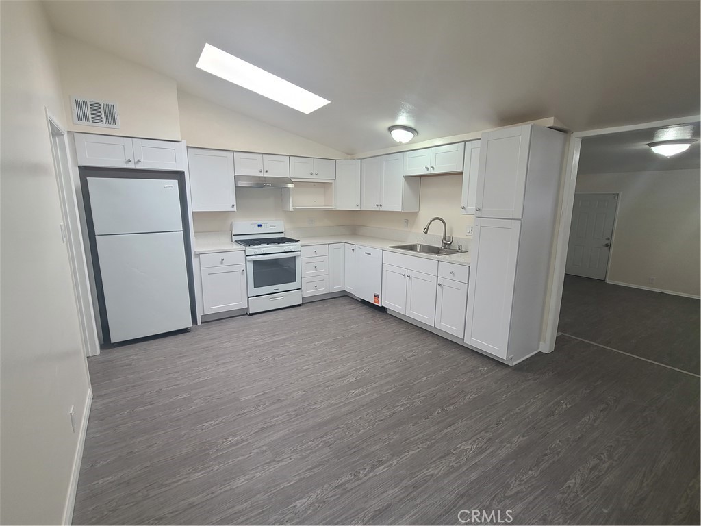 20340 Sherman Way Property Photo 8