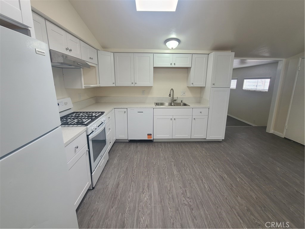 20340 Sherman Way Property Photo 9