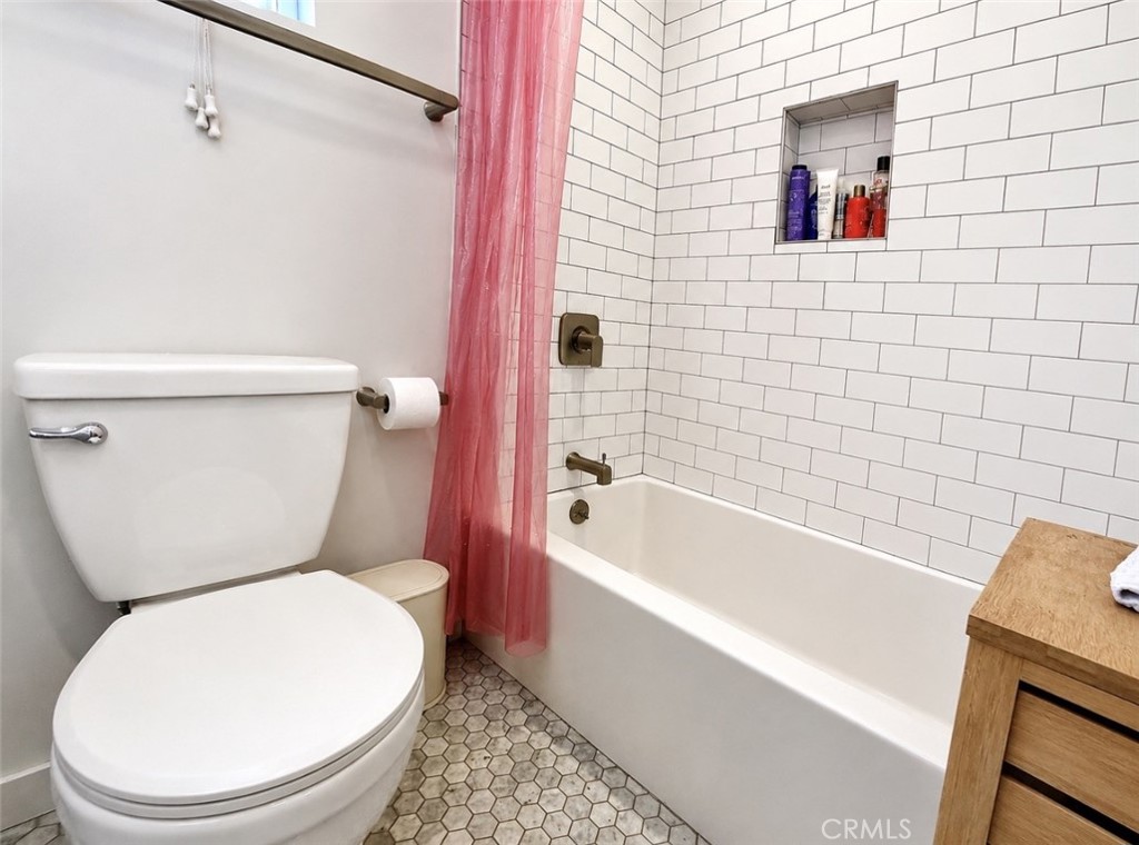 3422 Holyoke Property Photo 10