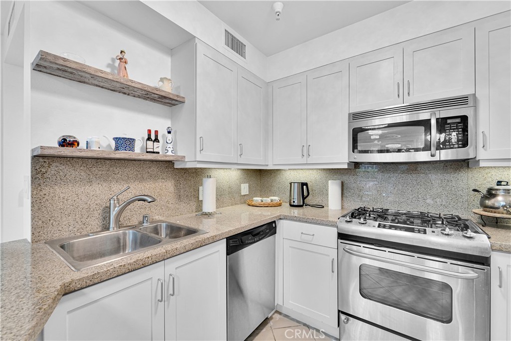 267 S San Pedro 218 Property Photo 13