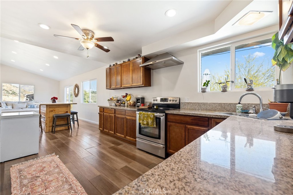 30325 N Brandywine Canyon Property Photo 10