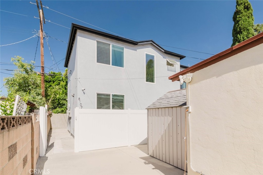 8107 Lemona Avenue Property Photo 1