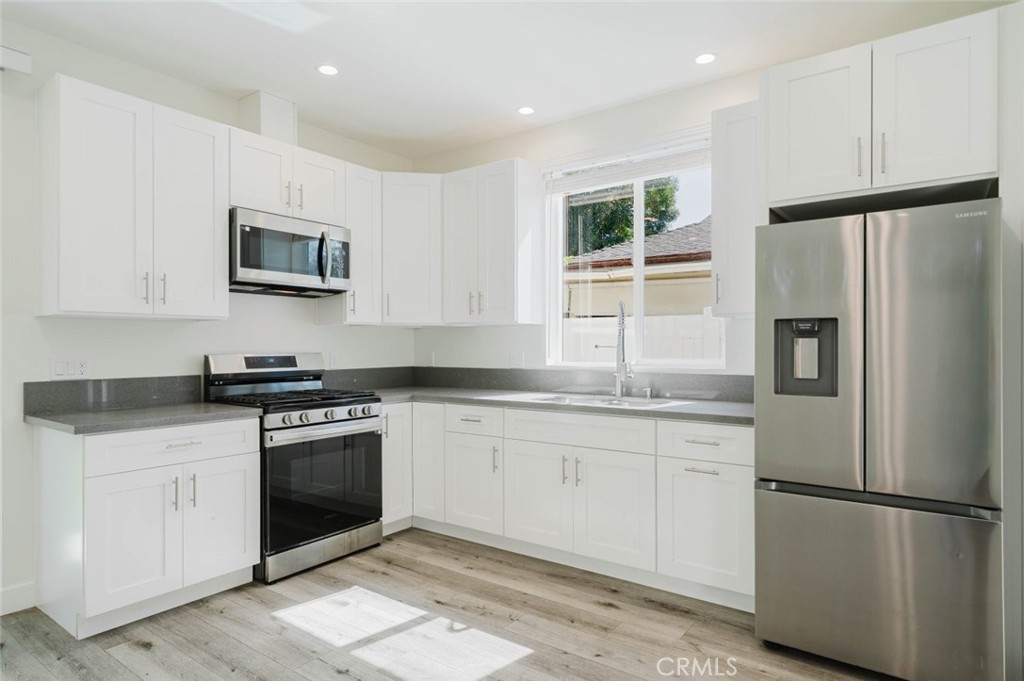 8107 Lemona Avenue Property Photo 4