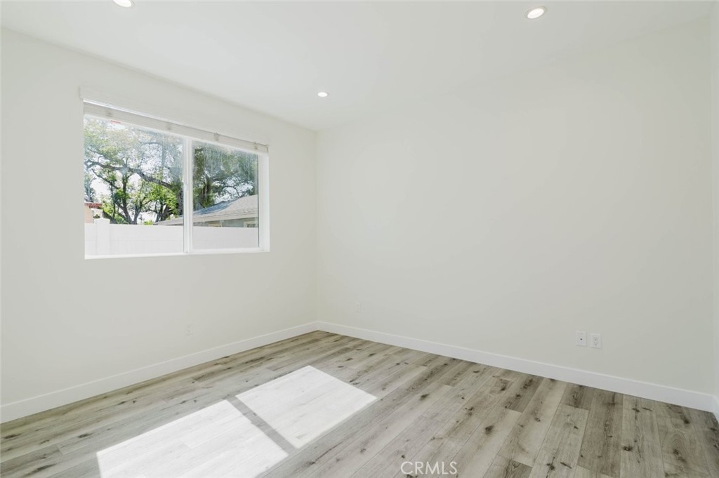 8107 Lemona Avenue Property Photo 7