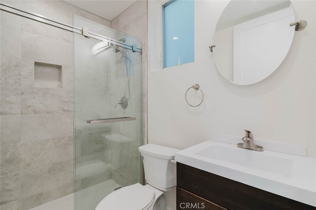 8107 Lemona Avenue Property Photo 9