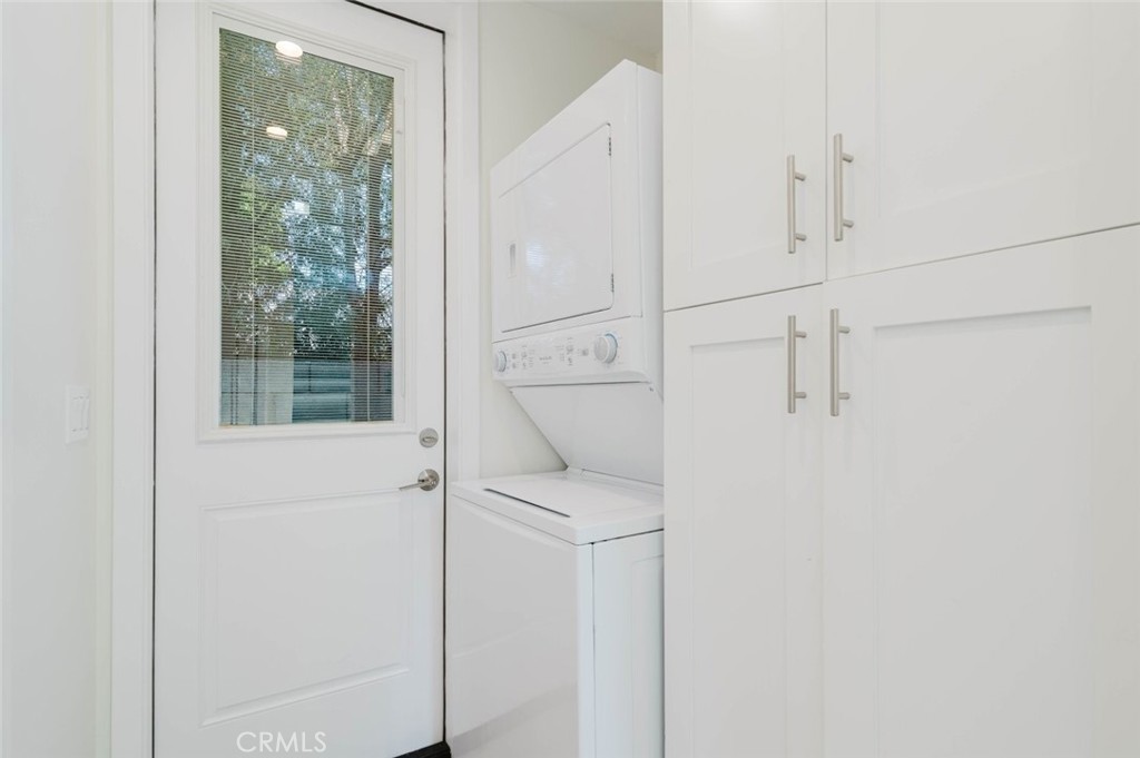 8107 Lemona Avenue Property Photo 10