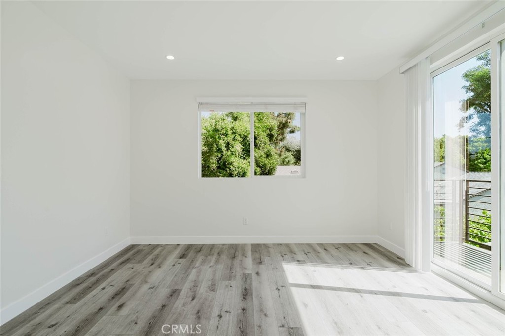 8107 Lemona Avenue Property Photo 12