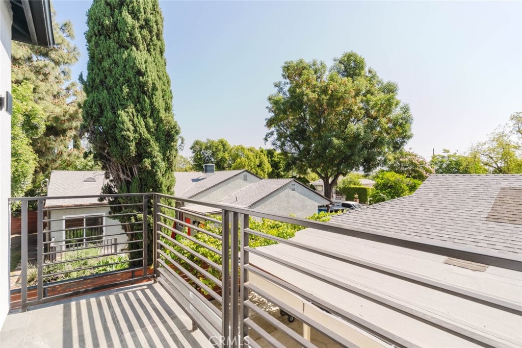 8107 Lemona Avenue Property Photo 15