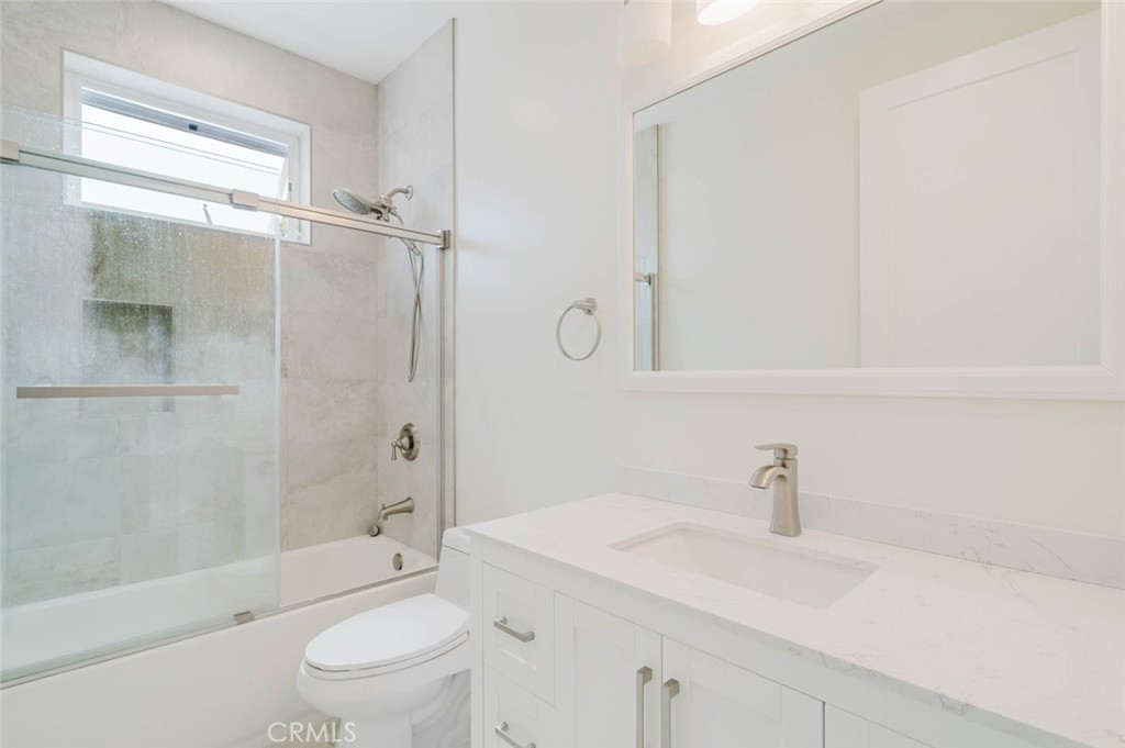 8107 Lemona Avenue Property Photo 17
