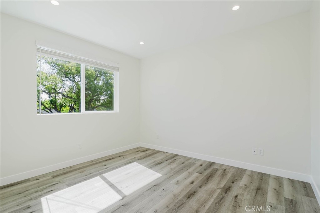 8107 Lemona Avenue Property Photo 18