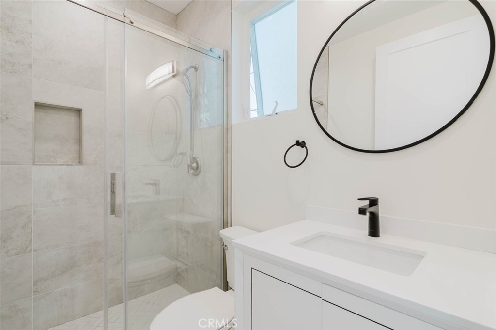 8107 Lemona Avenue Property Photo 20