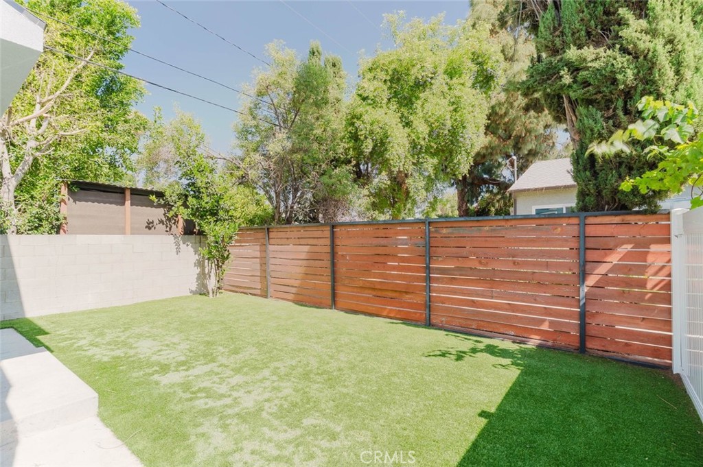 8107 Lemona Avenue Property Photo 21
