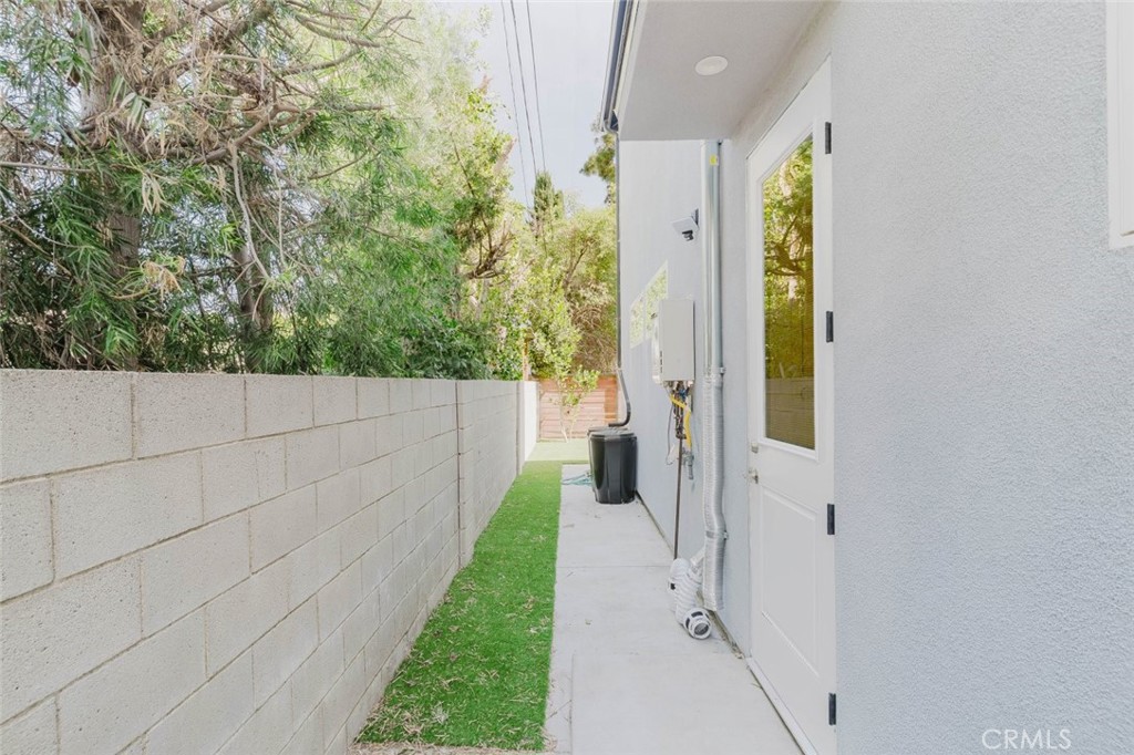 8107 Lemona Avenue Property Photo 23