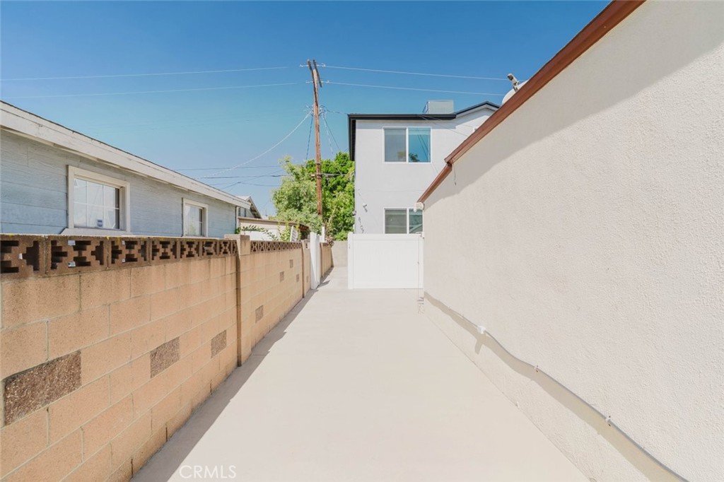 8107 Lemona Avenue Property Photo 24