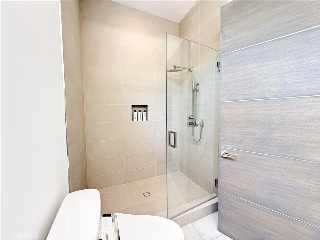 415 N Martel Avenue Property Photo 15