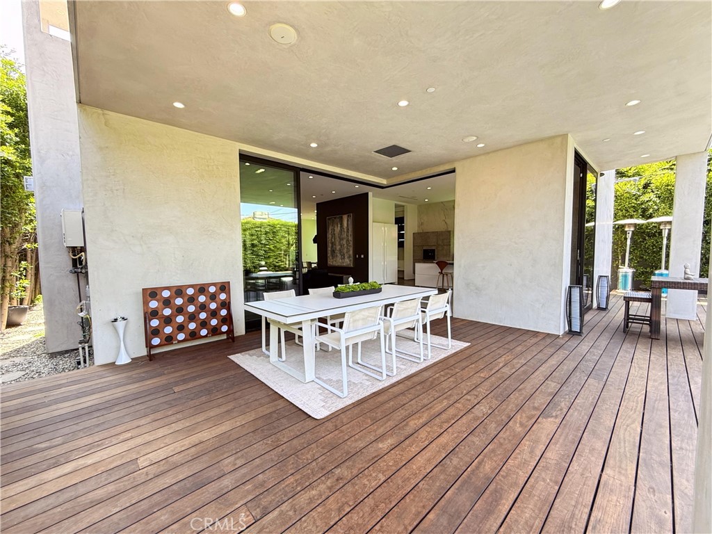 415 N Martel Avenue Property Photo 19
