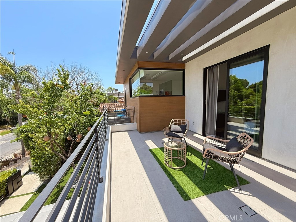 415 N Martel Avenue Property Photo 34